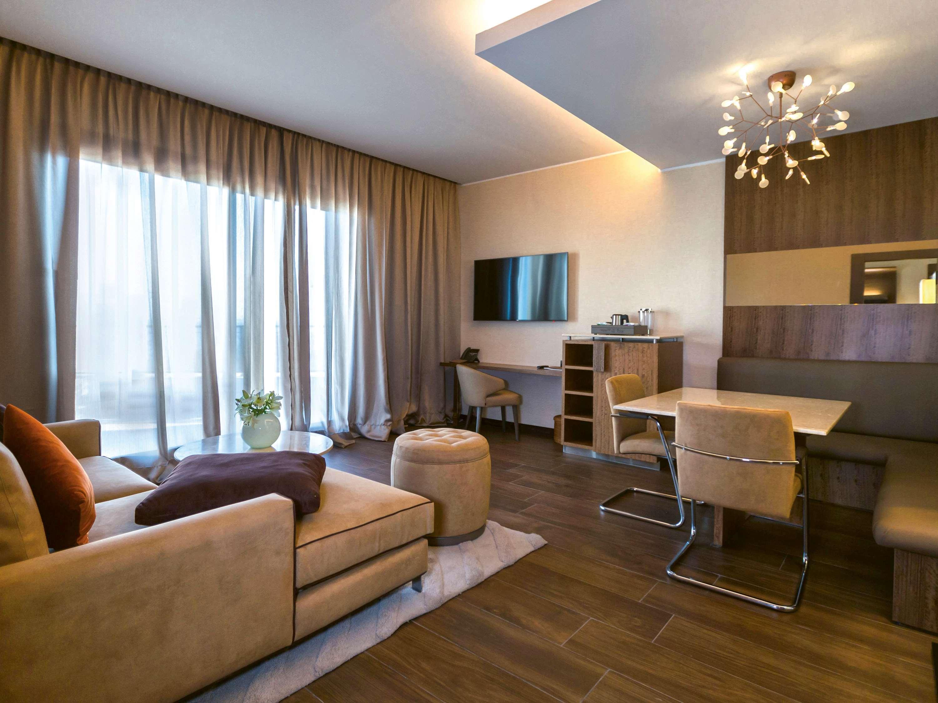 Moevenpick Du Hotel 5*
