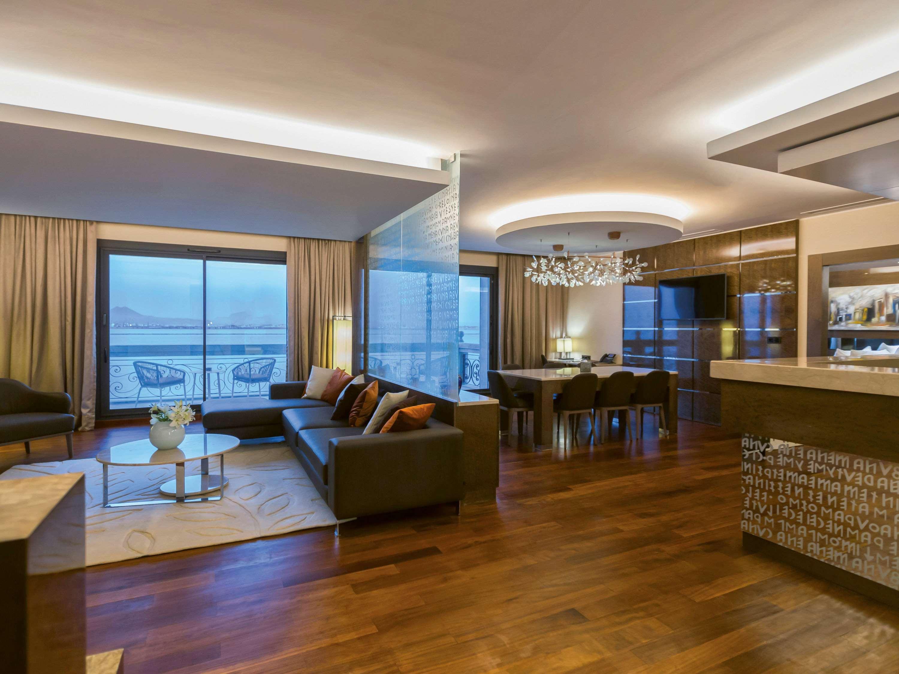 Moevenpick Du Hotel 5*